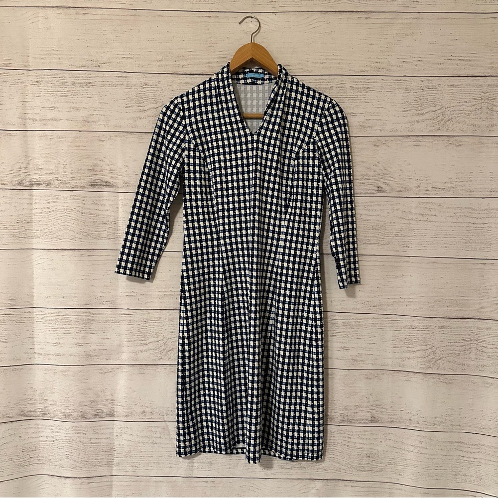 J. McLaughlin Knit Print Split V-Neck 3/4 Sleeve Dress.